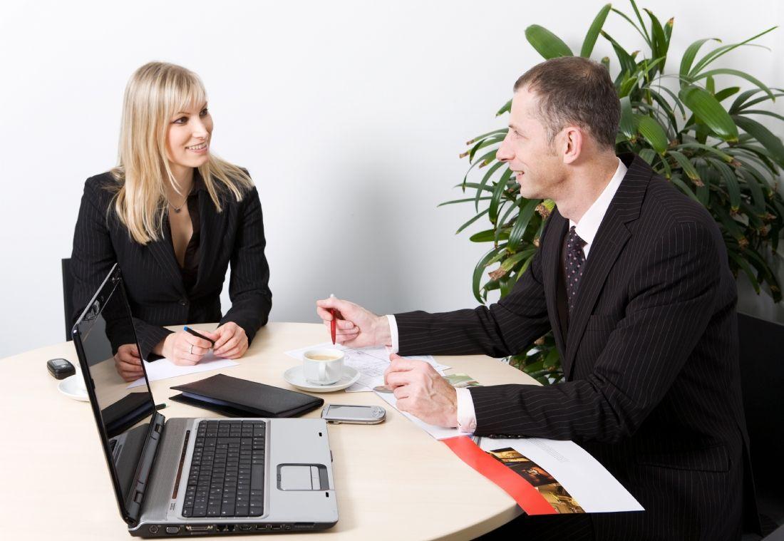 Manager commercial et commercial B2B en entretien individuel hebdomadaire — le one-to-one bien structuré comme levier de performance