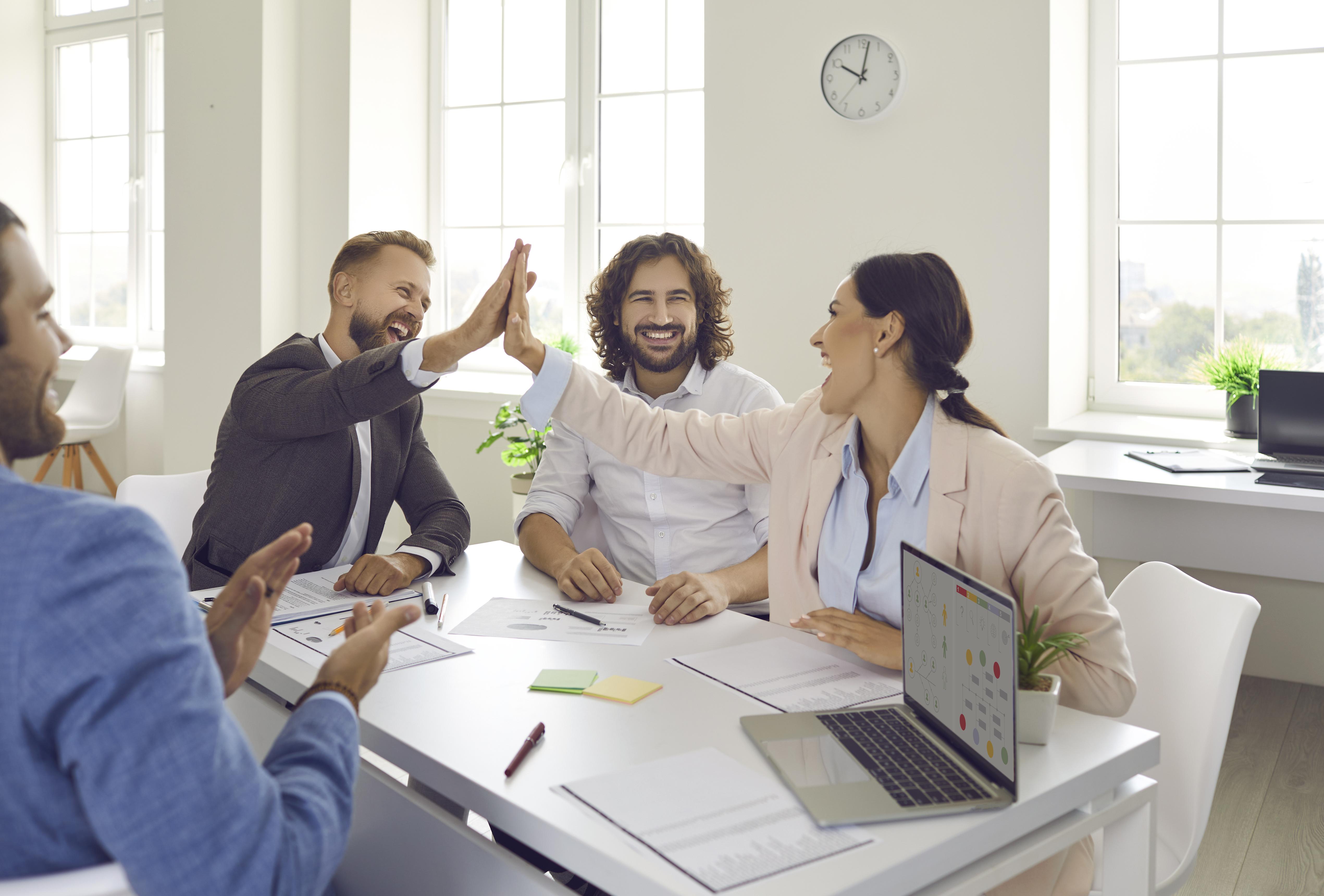 Manager motivant son équipe commerciale